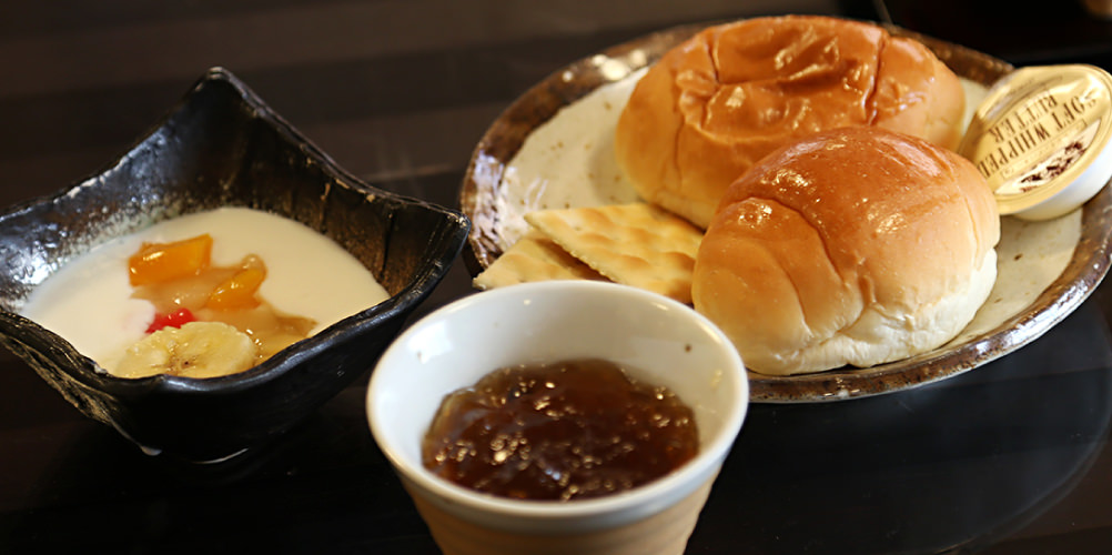 朝食